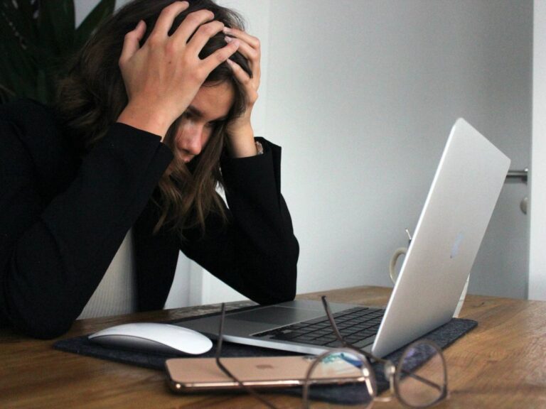Exámenes, estrés y dolor de cabeza: por qué tu cuerpo también nota la presión