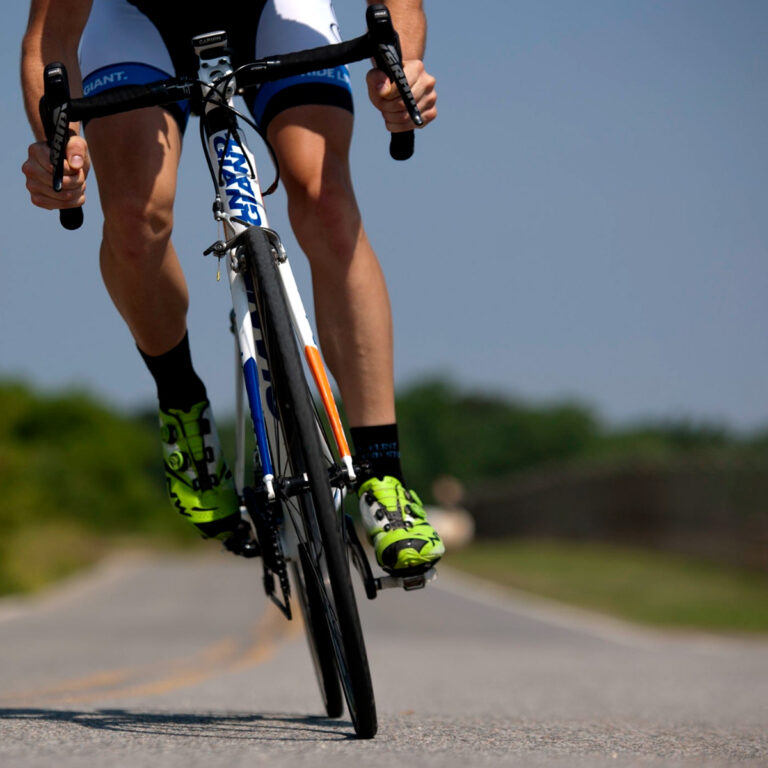 3 estiramientos imprescindibles después de una ruta en bicicleta por La Rioja Alta