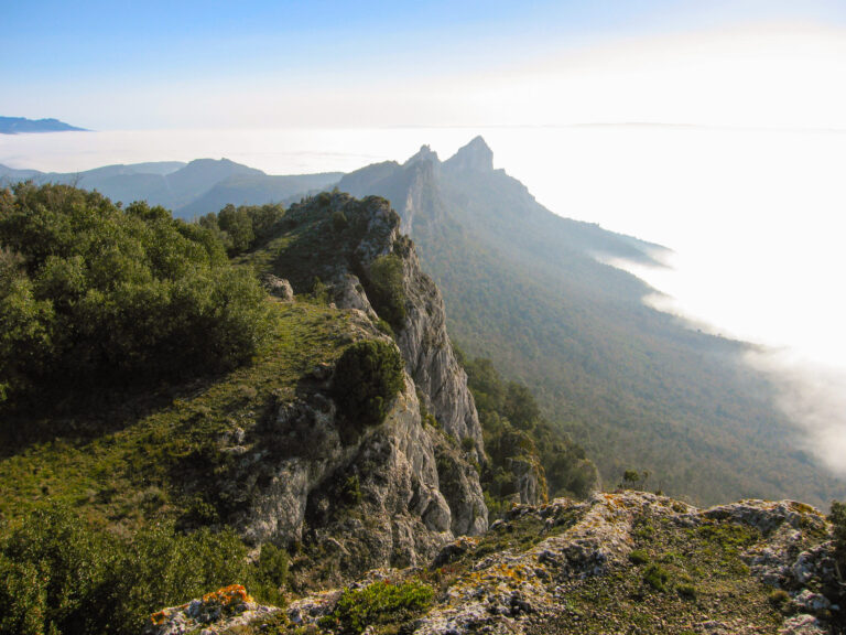 Senderismo por los Montes Obarenes: cómo prevenir esguinces y sobrecargas antes de salir al monte