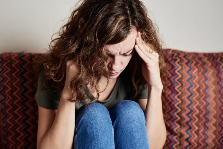 Cefaleas tensionales y ansiedad persistente: una mirada más allá del cuello rígido