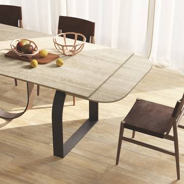 Immagine ambiente Dining, Living, realizzato con piastrelle della collezione: Royal Travertino