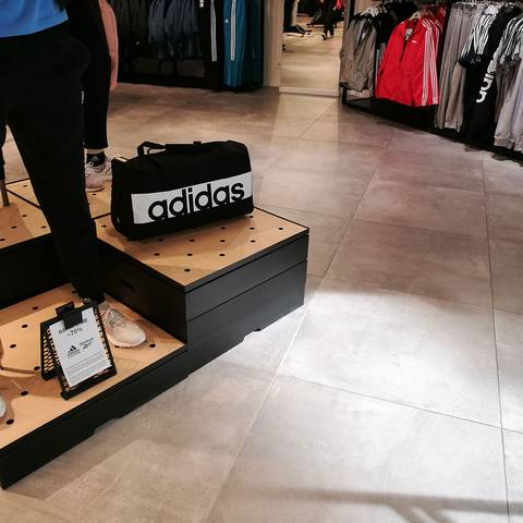 Bild des Projekts Adidas Store