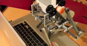 Робот из Lego помог австрийцу обойти защиту Kindle от копирования