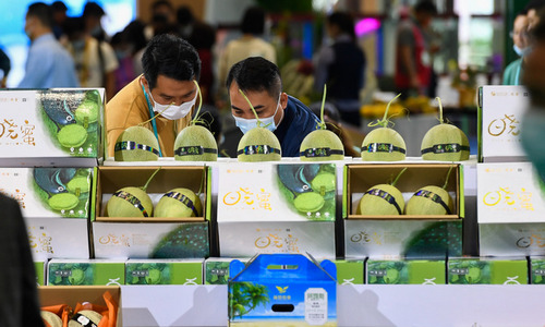 В 24-й зимней торговой ярмарке в Хайнане, Китай, приняли участие 2000 предприятий