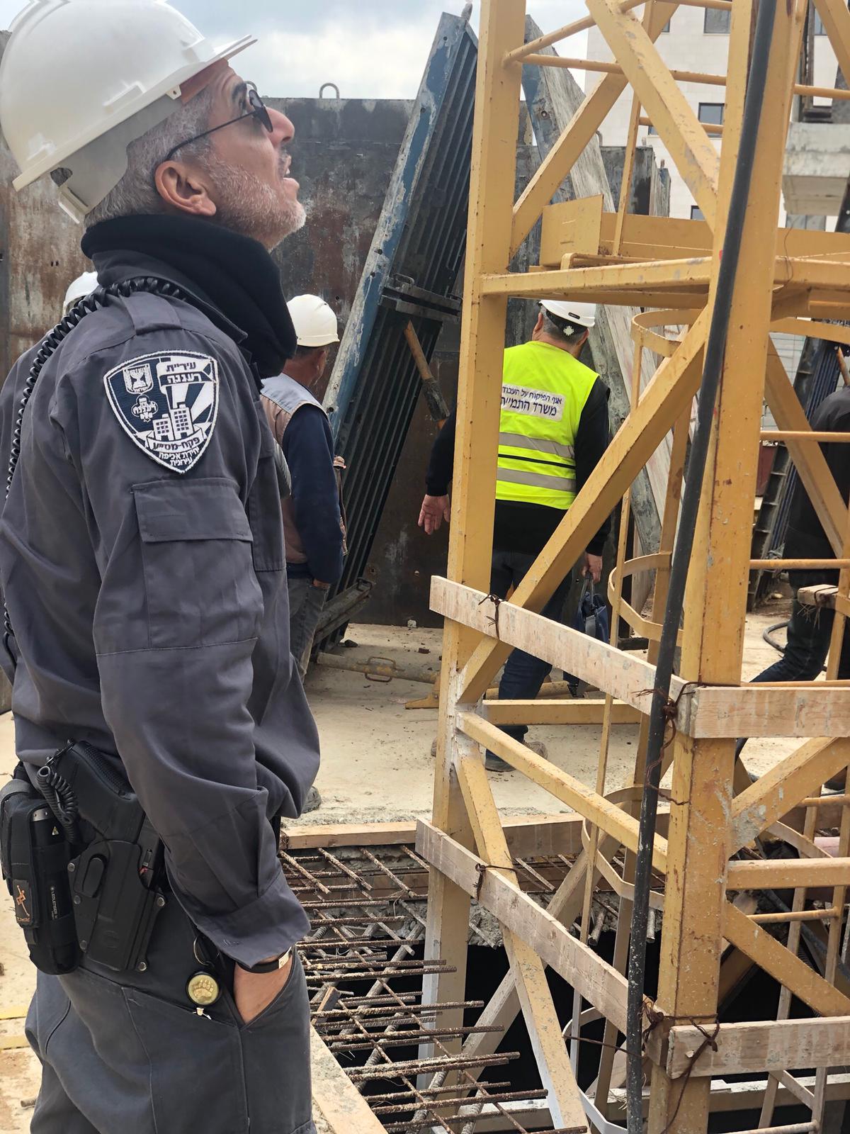 יחידת האכיפה של עיריית רעננה, בשיתוף משרד העבודה והרווחה, קיימה מבצע ביקורת בטיחות באתרי הבנייה בעיר  לבדיקת תקינותם ואיתור ליקויי בנייה