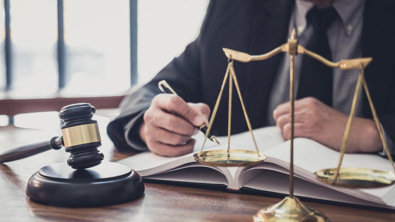 לעבוד עם עורך דין מומחה חוסך כספים מיותרים