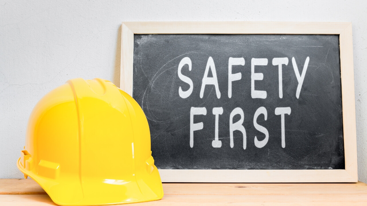 מה אפשר לעשות כדי להגביר את הבטיחות במקומות עבודה?