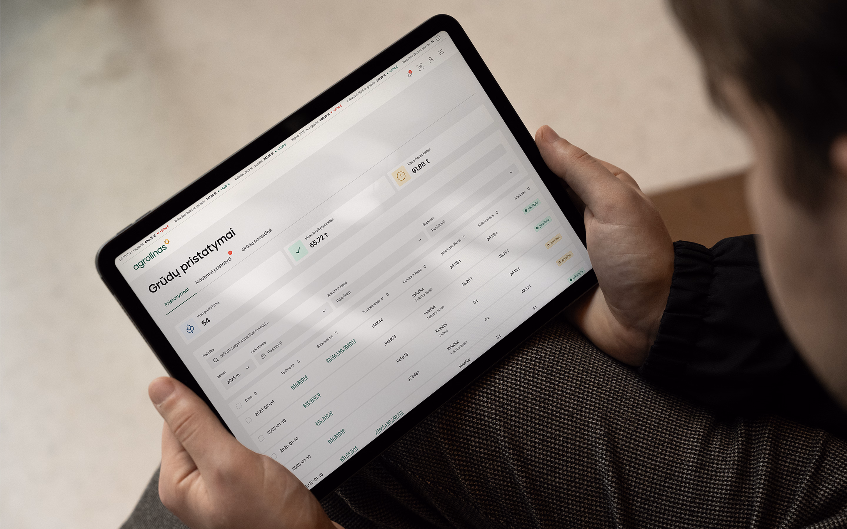 A person reviewing the Agro Linas grain deliveries list on a tablet.