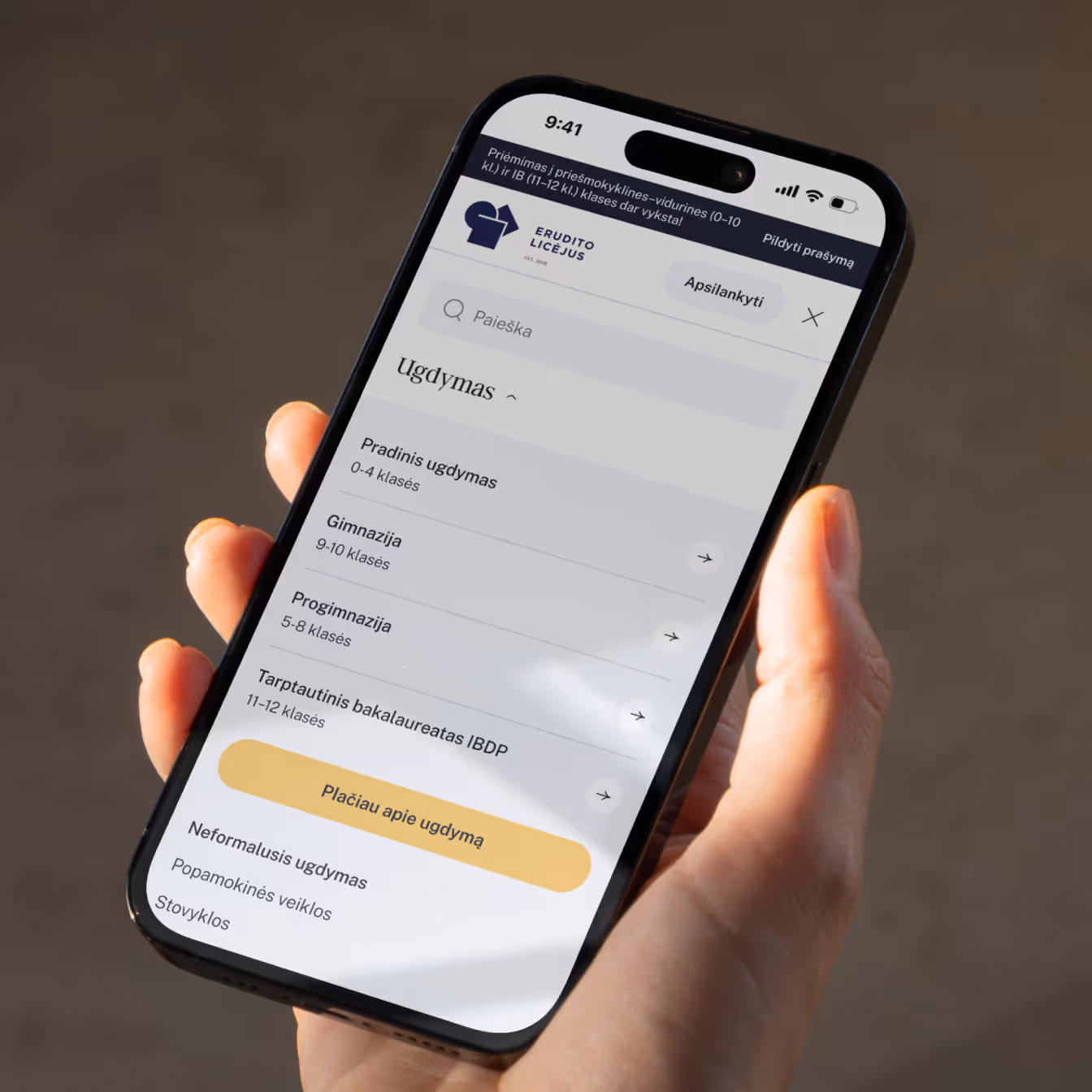 Keturi Erudito Licėjaus svetainės UI dizaino ekranai telefone - pradžia, ugdymo metodai, vertybės ir kainos.