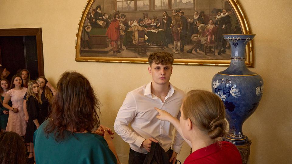 Ze zákulisí slavnostního předávání diplomů