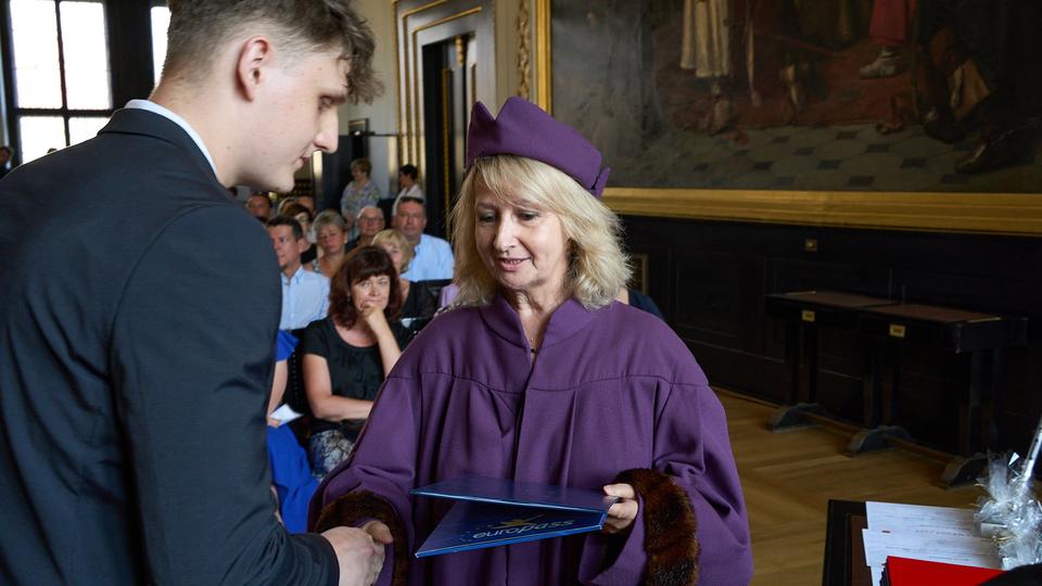 Slavnostní předávání diplomů absolventům Jahodovky