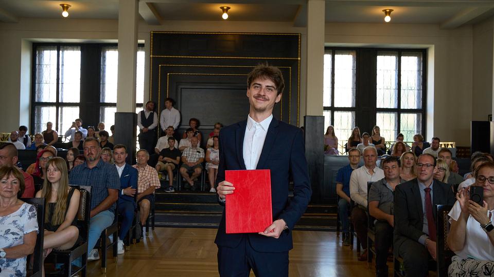 Slavnostní předávání diplomů absolventům Jahodovky