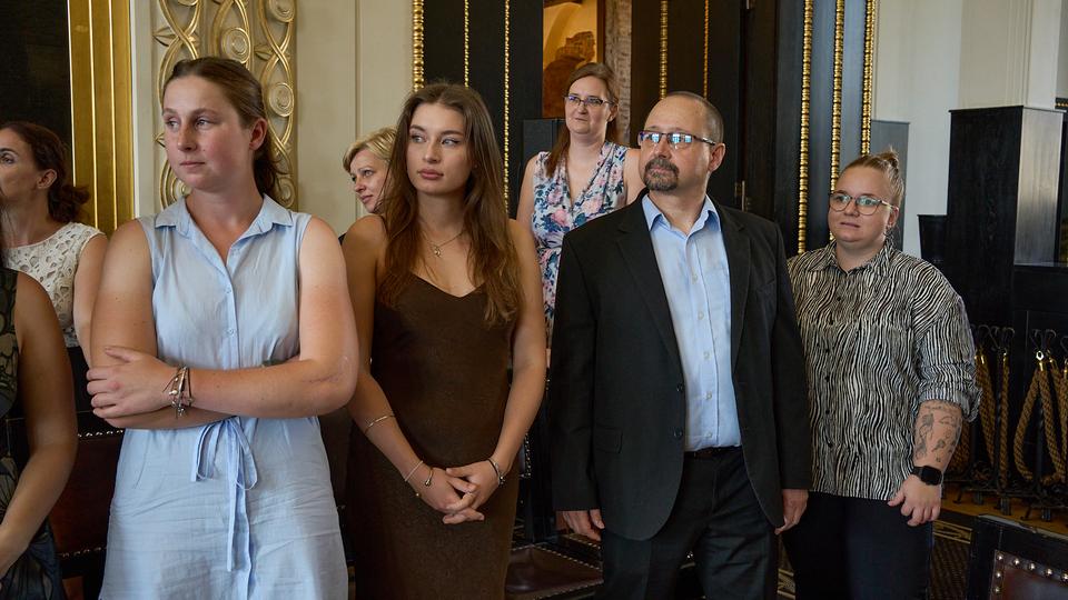 Ze zákulisí slavnostního předávání diplomů