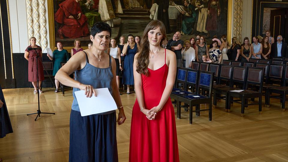 Ze zákulisí slavnostního předávání diplomů
