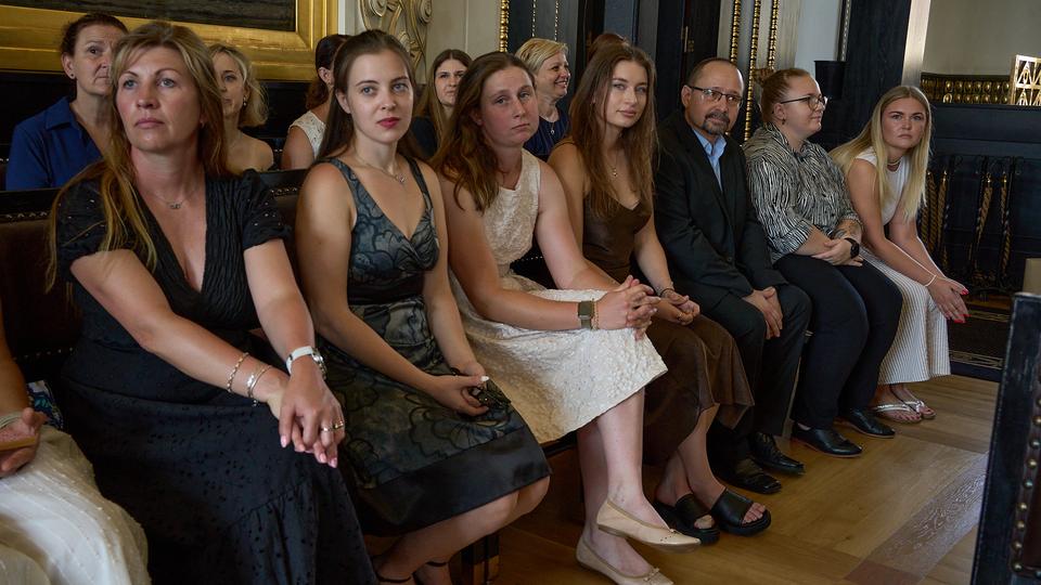 Ze zákulisí slavnostního předávání diplomů