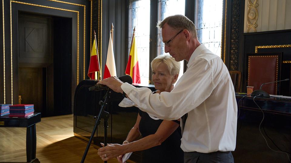 Ze zákulisí slavnostního předávání diplomů