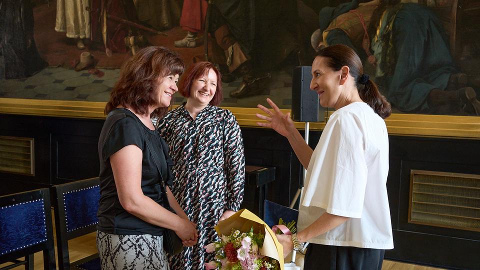 Ze zákulisí slavnostního předávání diplomů