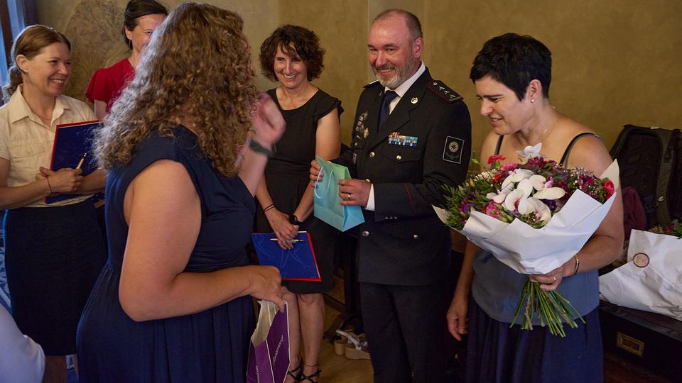 Ze zákulisí slavnostního předávání diplomů