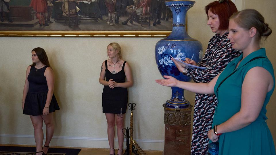 Ze zákulisí slavnostního předávání diplomů