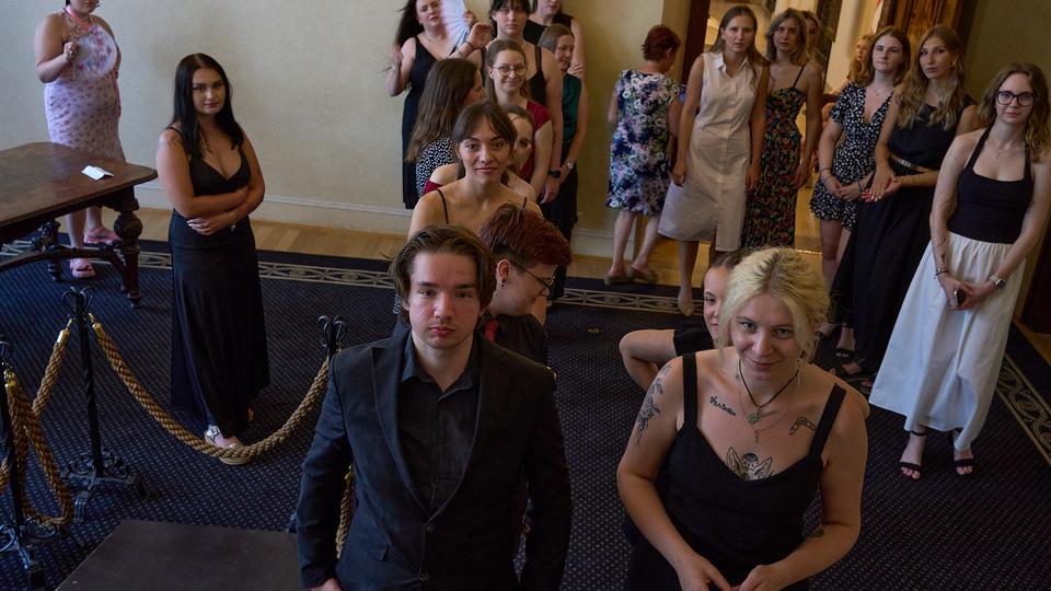 Ze zákulisí slavnostního předávání diplomů