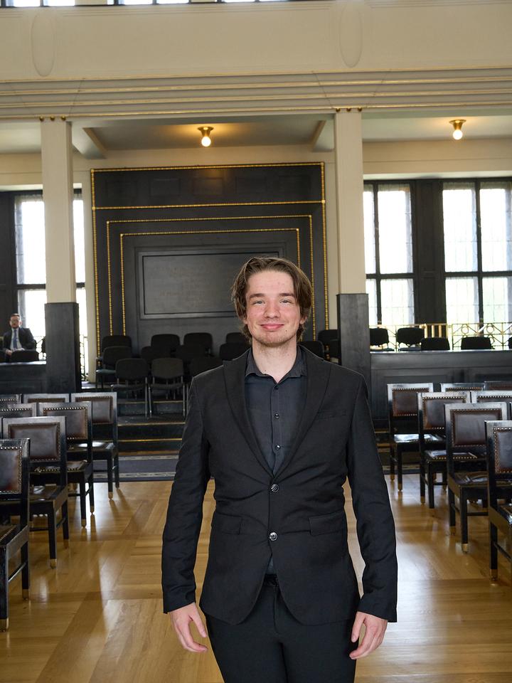 Ze zákulisí slavnostního předávání diplomů