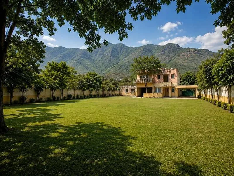 Main Margalla Road House for Sale - 5 + 5 Kanal with Extra Land
