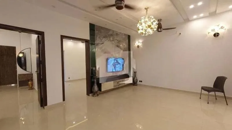 10 Marla Home Available in Top City 1
