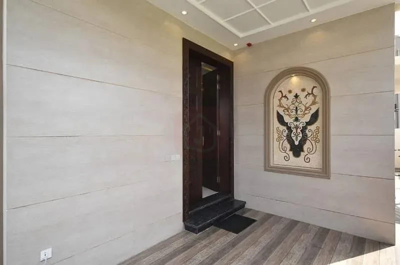 5 Marla Elegant Villa with High Ceiling Lobby Overlooking Park