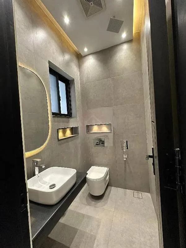 Stunning Corner 5 Marla Home Available for Purchase