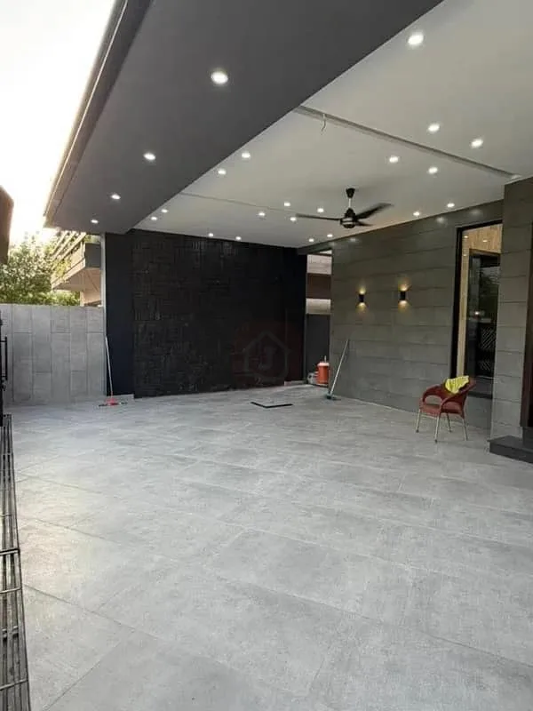 1 Kanal Luxurious Designer House for Sale in DHA Phase 2