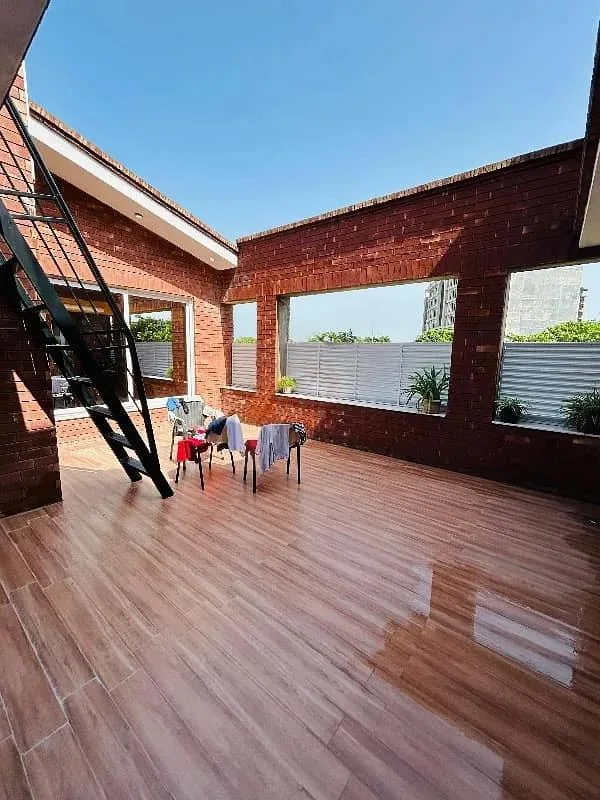 SPACIOUS AMERICAN STYLE HOME AVAILABLE FOR PURCHASE