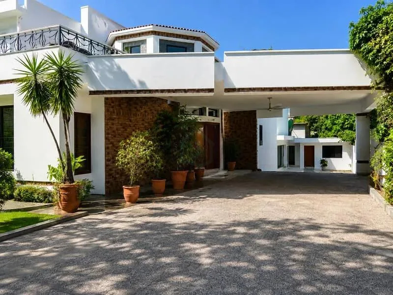 4 Kanal Old House in Prime Location, Islamabad F-6