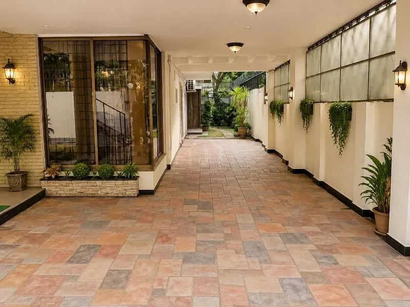 F-7 2 Islamabad 80X120 Old House Available at Investor Price
