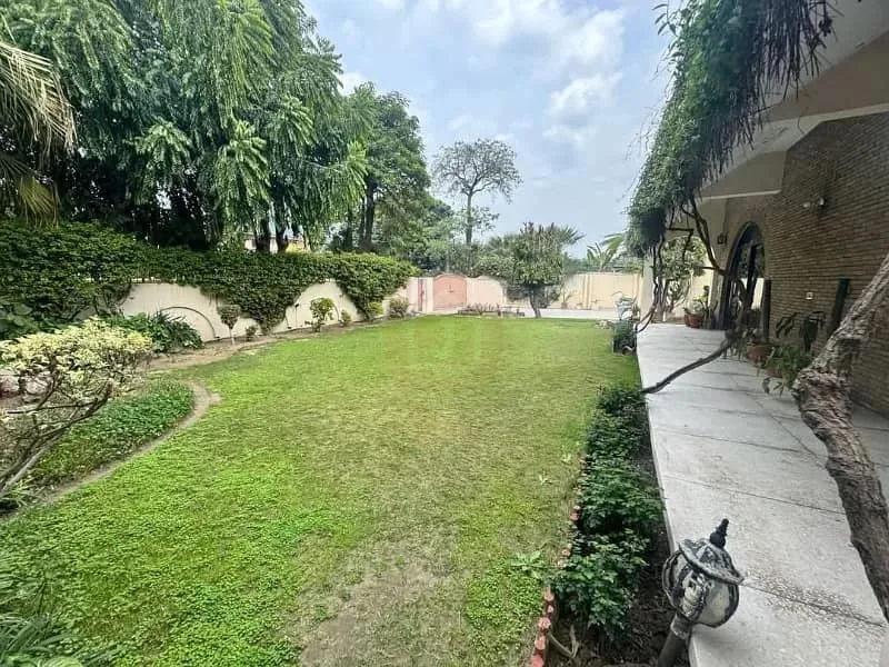 Beautiful 2 Kanal Basement Bungalow for Sale in DHA Lahore