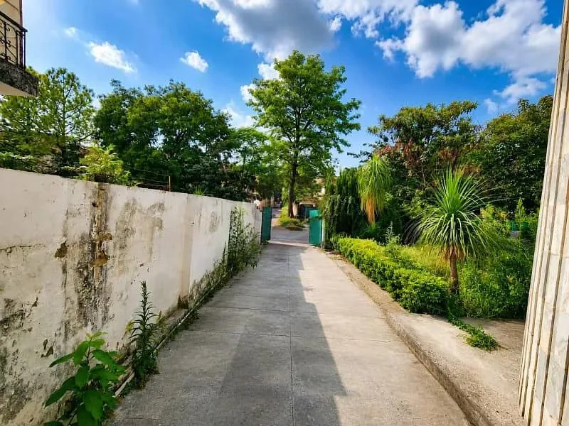 Corner House Available For Sale In F-8