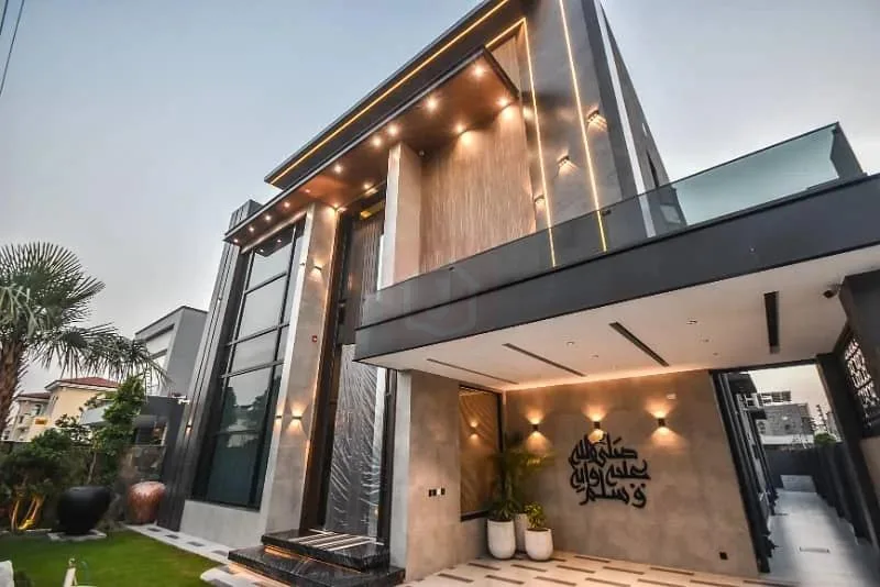 1 Kanal Semi-Furnished Luxury Villa with 5 Bedrooms for Sale in DHA