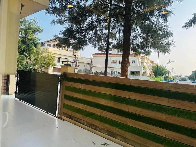 Stunning 10 Marla House Available in Bahria Enclave Islamabad Sector C1