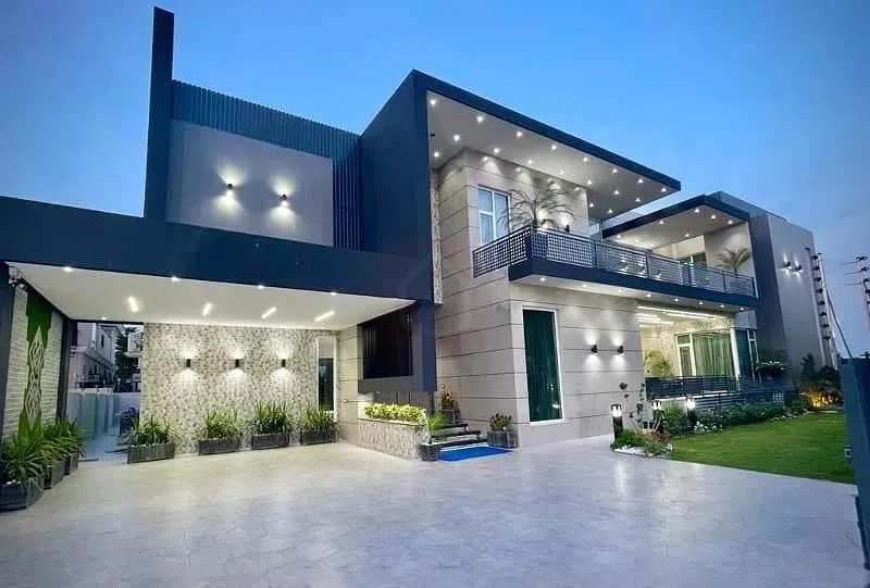 2 Kanal Luxury Bungalow with Full Basement and Amenities in DHA Lahore