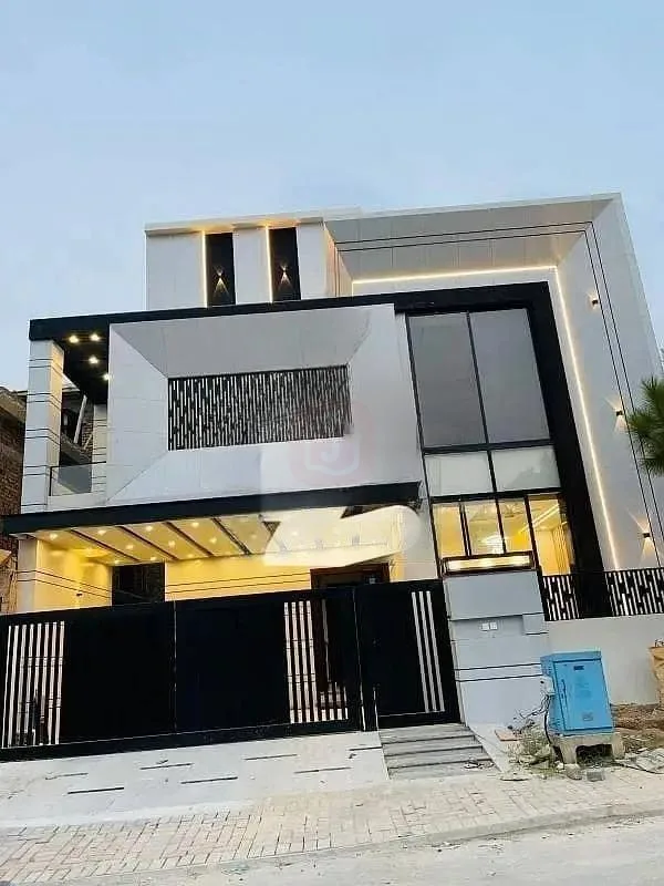 10 Marla House Available for Sale in Top City 1 - Block D