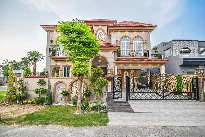 Spanish Villa Available for Sale on 70ft Road in DHA Phase 7