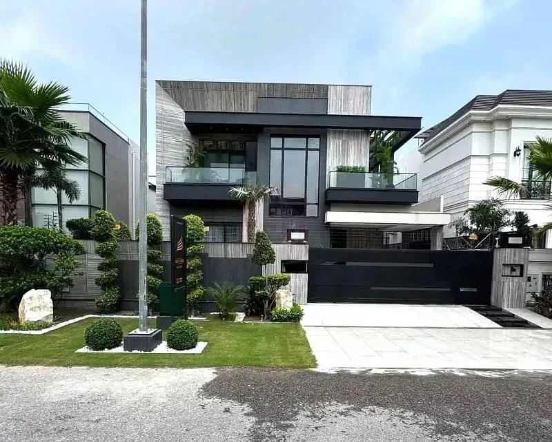 Luxury Fully Furnished Bungalow with Servant Quarters in DHA Lahore
