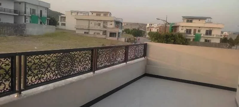 Stylish 10 Marla Home Available in Bahria Enclave Sector J, Islamabad