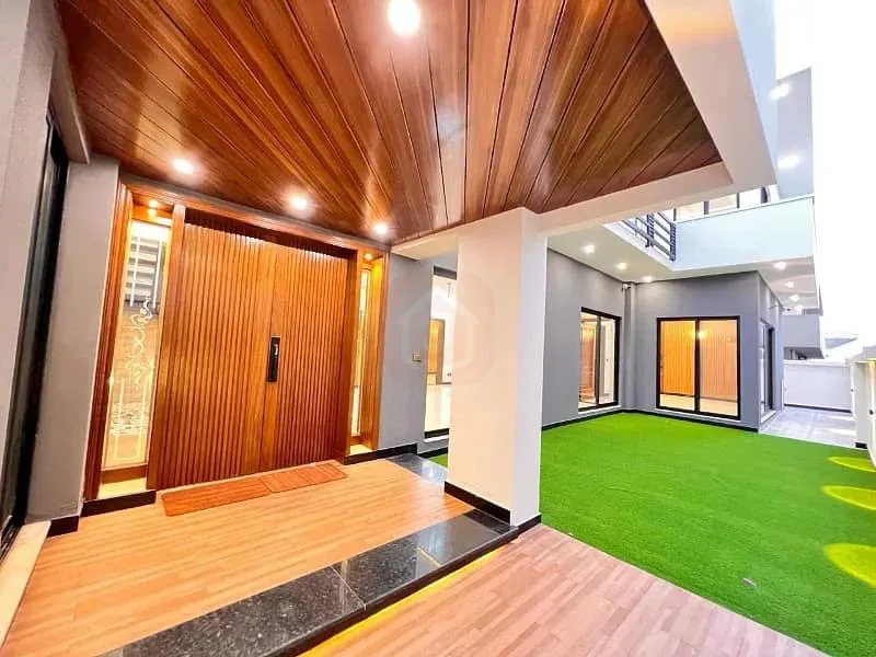 Designer 1 Kanal House with 5 Bedrooms for Sale in DHA