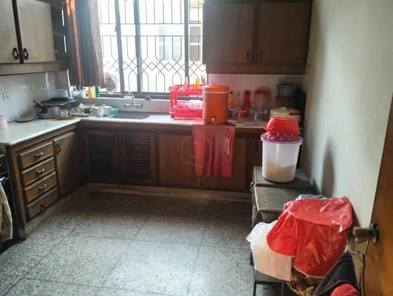 One Kanal Used Bungalow for Sale in DHA Lahore Near Park and Market