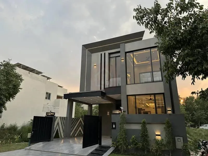 Stylish 8 Marla House with Basement for Sale at a Great Price