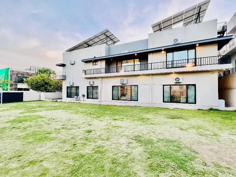 Stunning 40 Marla Designer Home Available with Large Lawn