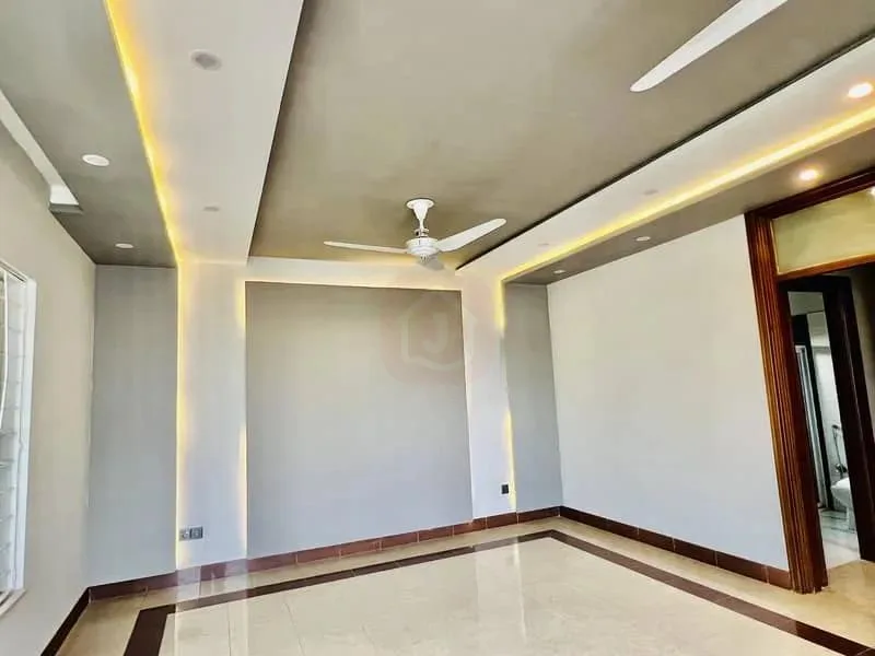 Well-Maintained Used House with Gas for Sale