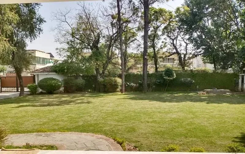 Spacious 4 Kanal House in Islamabad F-6