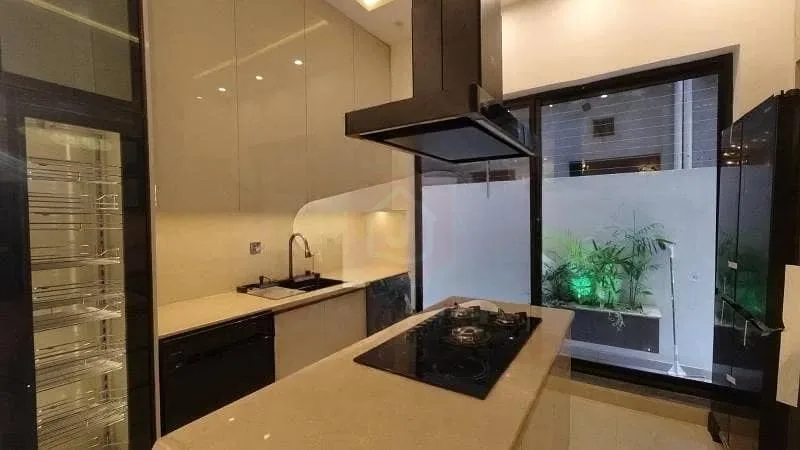 10 Marla Home Available in Top City 1