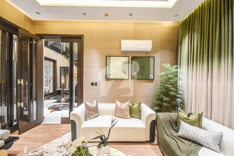 1 Kanal Semi-Furnished Luxury Villa with 5 Bedrooms for Sale in DHA